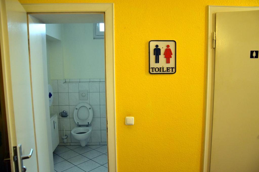 Backpackers Duesseldorf - Self Check-In Hostel ภายนอก รูปภาพ