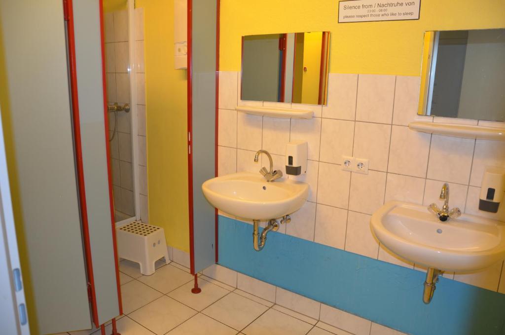 Backpackers Duesseldorf - Self Check-In Hostel ภายนอก รูปภาพ