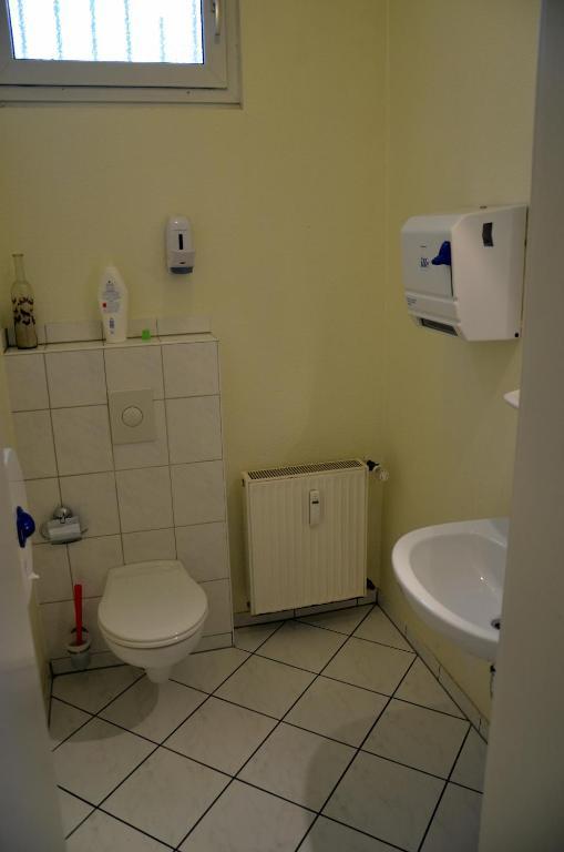 Backpackers Duesseldorf - Self Check-In Hostel ภายนอก รูปภาพ