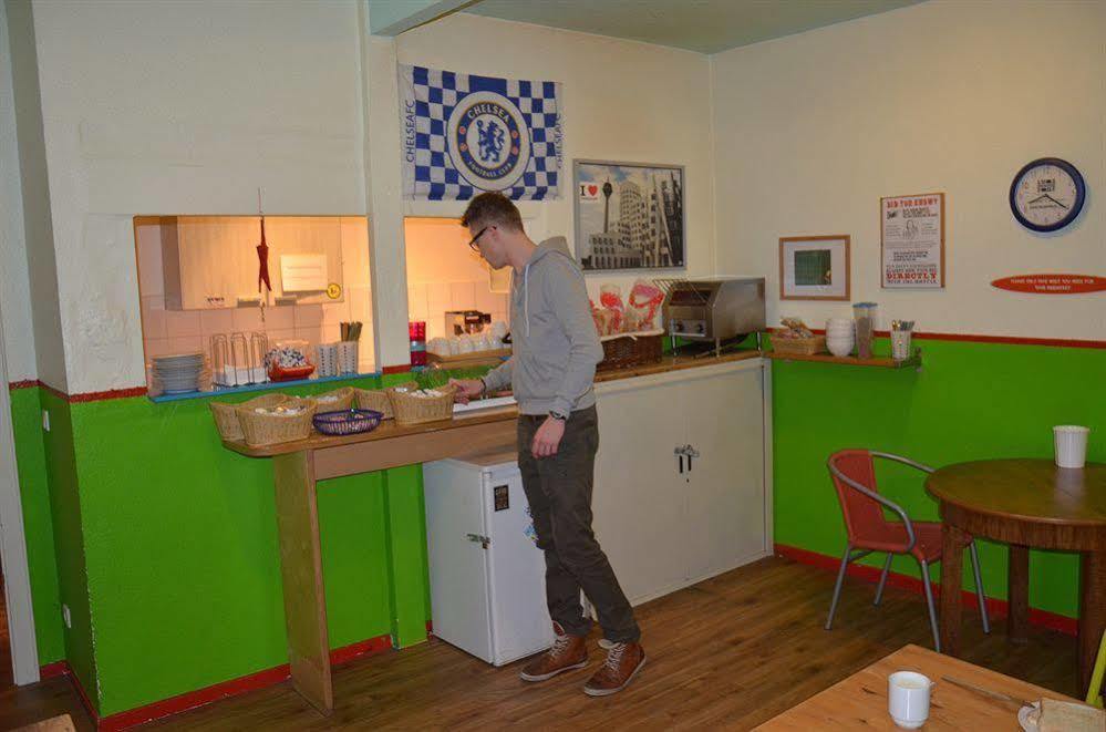 Backpackers Duesseldorf - Self Check-In Hostel ภายนอก รูปภาพ